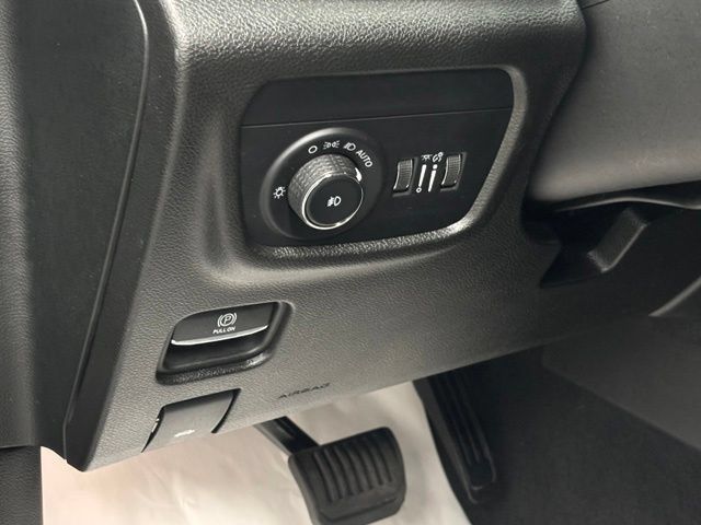 Used 2024 Jeep Grand Cherokee L Limited AWD/4WD image 21