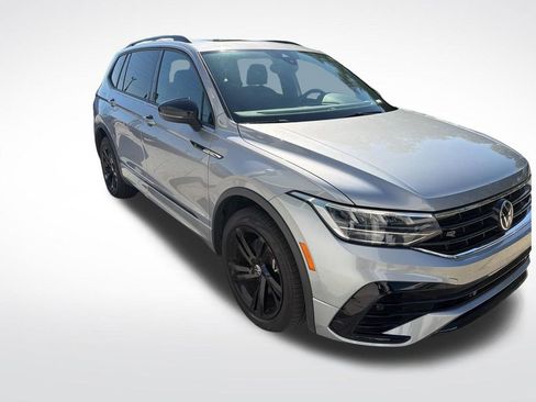 Certified 2023 Volkswagen Tiguan SE R-Line image 2