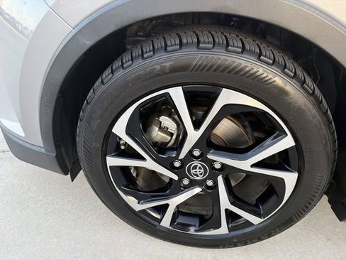 Certified 2019 Toyota C-HR Limited FWD image 30