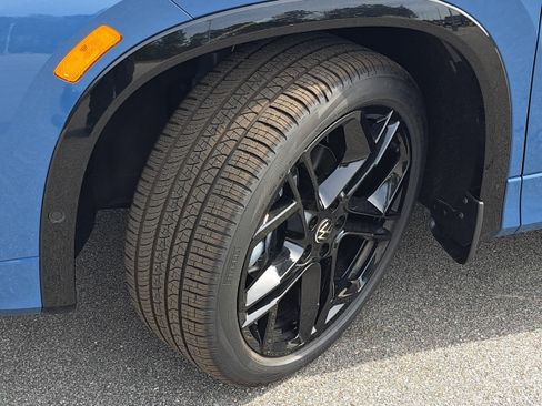New 2026 Volkswagen Tiguan SE R-Line FWD image 31
