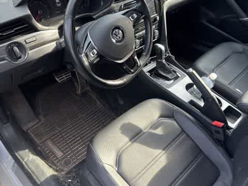 Used 2020 Volkswagen Passat 2.0T R-Line image 12