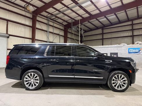Used 2021 GMC Yukon XL Denali w/ Denali Ultimate Package AWD/4WD image 4