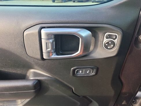 Used 2019 Jeep Wrangler Unlimited Sport S AWD/4WD image 20