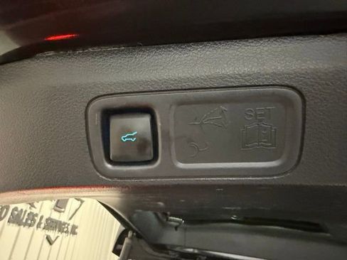 Used 2024 Ford Expedition Limited image 23