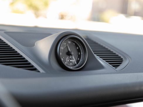 Used 2025 Porsche Macan image 24