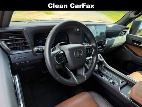 Used 2024 Lexus GX 550 w/ Accessory Package (31) AWD/4WD image 3