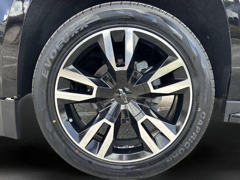 Used 2019 Chevrolet Suburban Premier image 32
