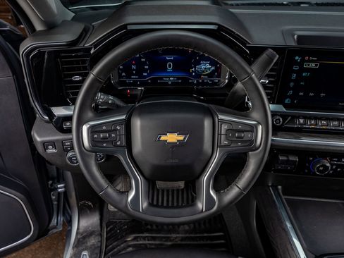 Used 2025 Chevrolet Silverado 2500 LTZ w/ LTZ Premium Package image 16