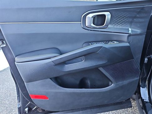 Certified 2025 Kia Sorento EX w/ Panoramic Sunroof Package image 13