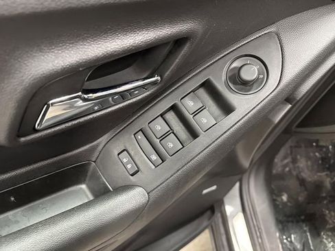 Used 2020 Chevrolet Trax Premier image 27