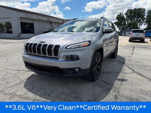 Used 2018 Jeep Cherokee Limited w/ Luxury Group AWD/4WD image 6
