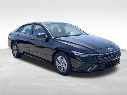 New 2026 Hyundai Elantra SE image 7