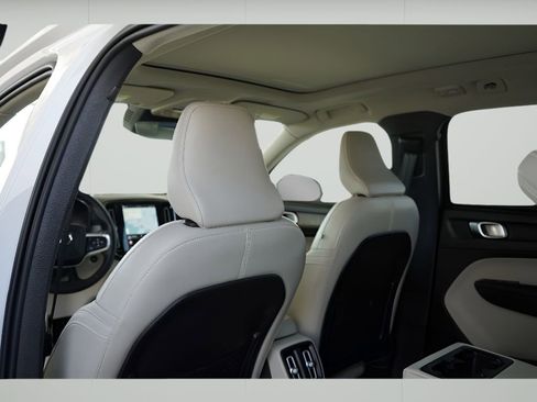 New 2026 Volvo XC40 B5 Plus w/ Protection Package Premier image 20