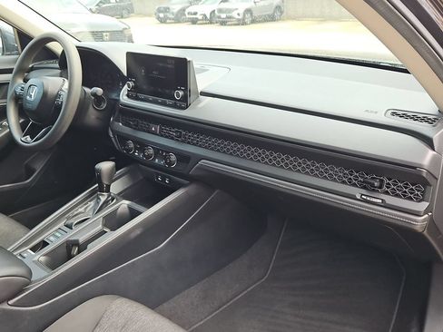 Used 2025 Honda Accord LX image 32
