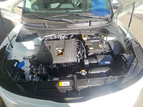 Used 2025 Kia Soul LX w/ LX Technology Package FWD image 22