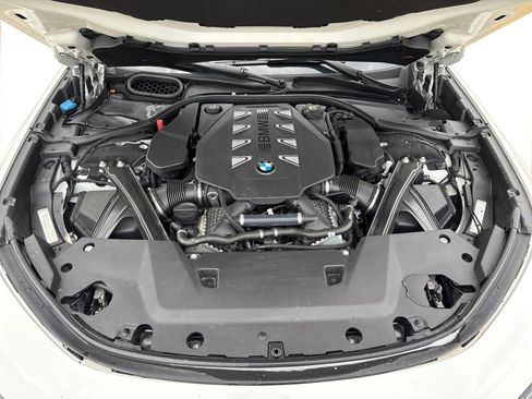 Used 2023 BMW 760i xDrive AWD/4WD image 12