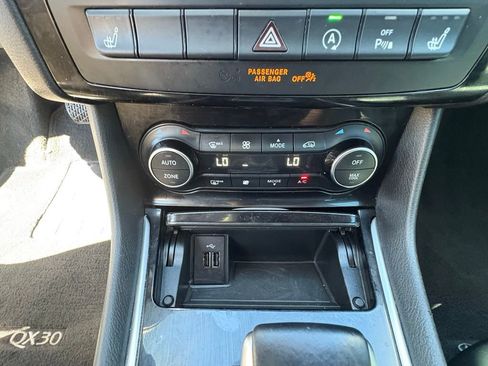 Used 2019 INFINITI QX30 Premium w/ Navigation Package image 19