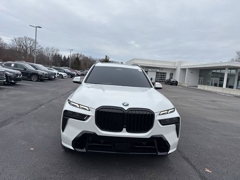 Used 2023 BMW X7 xDrive40i w/ M Sport Package image 2