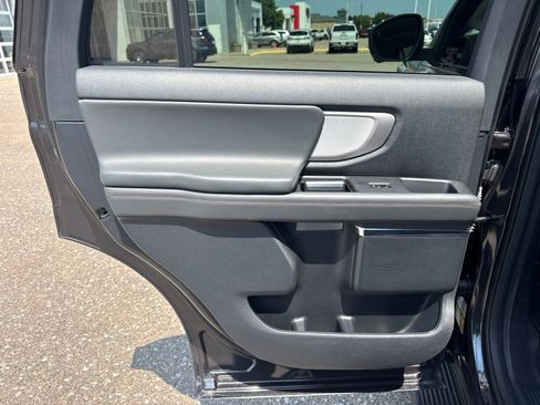 Certified 2025 Ford Expedition Active AWD/4WD image 36