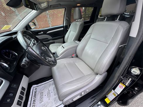 Used 2018 Toyota Highlander XLE image 9