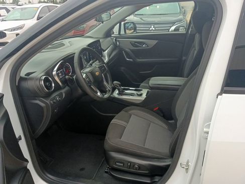 Used 2025 Chevrolet Blazer LT FWD image 4