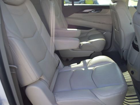 Used 2016 Cadillac Escalade ESV Luxury AWD/4WD image 28