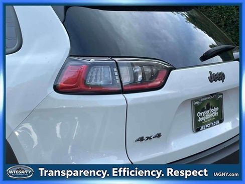 Used 2022 Jeep Cherokee Trailhawk image 11