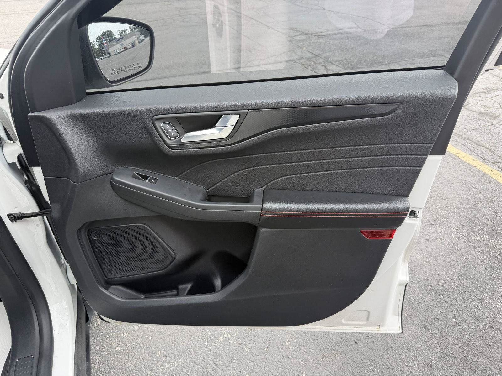 Certified 2022 Ford Escape SEL w/ SEL Stealth AWD Package image 30