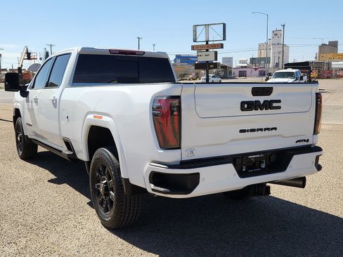 Used 2024 GMC Sierra 2500 AT4 w/ AT4 Preferred Package image 3