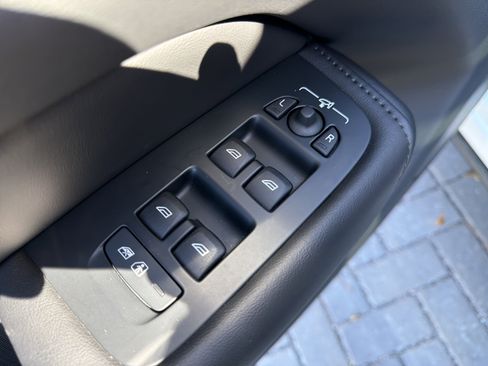 Certified 2025 Volvo XC60 B5 Plus image 15