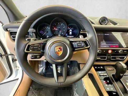 Used 2026 Porsche Macan AWD/4WD image 14