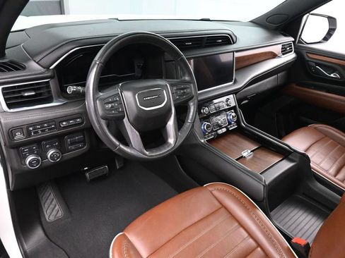 Used 2023 GMC Yukon Denali Ultimate AWD/4WD image 10