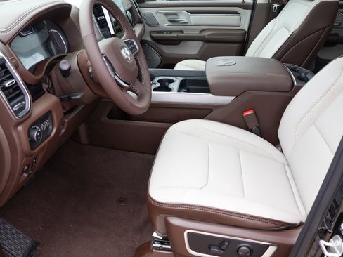 New 2026 RAM 1500 Laramie AWD/4WD image 4
