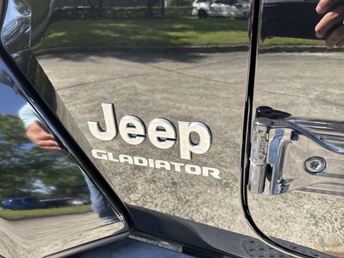 Used 2021 Jeep Gladiator Overland AWD/4WD image 11