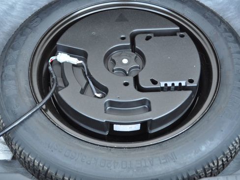 Used 2024 Nissan Rogue SV image 19