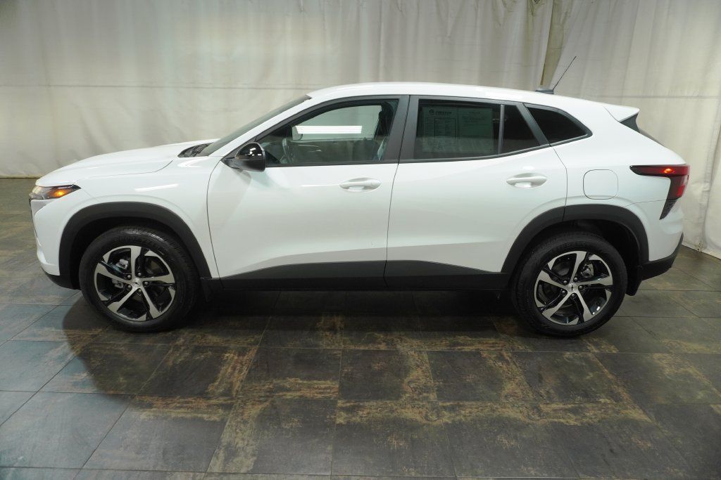 Used 2025 Chevrolet Trax RS w/ Driver Confidence Package FWD image 7