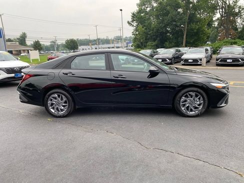 Used 2024 Hyundai Elantra SEL FWD image 2