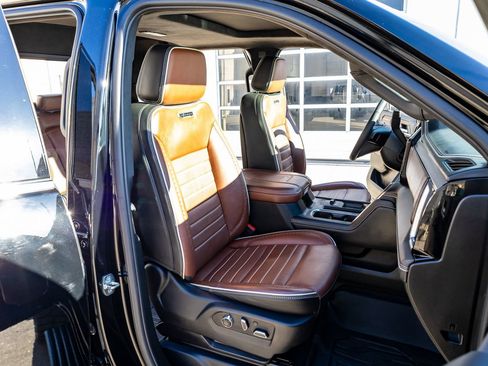 Used 2024 GMC Sierra 3500 Denali Ultimate image 28