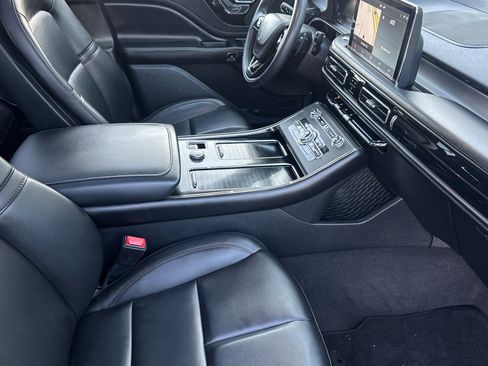 Certified 2022 Lincoln Aviator 2WD w/ Premium Package image 16