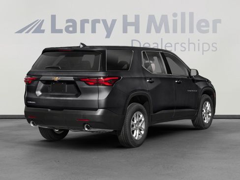 Used 2023 Chevrolet Traverse LT w/ LPO, Floor Liner Package image 2