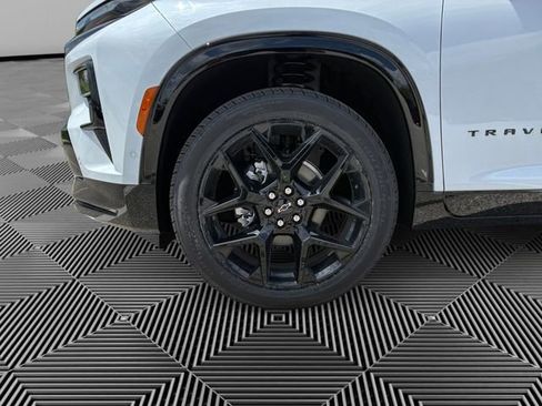 New 2026 Chevrolet Traverse RS w/ LPO, Floor Liner Package AWD/4WD image 9