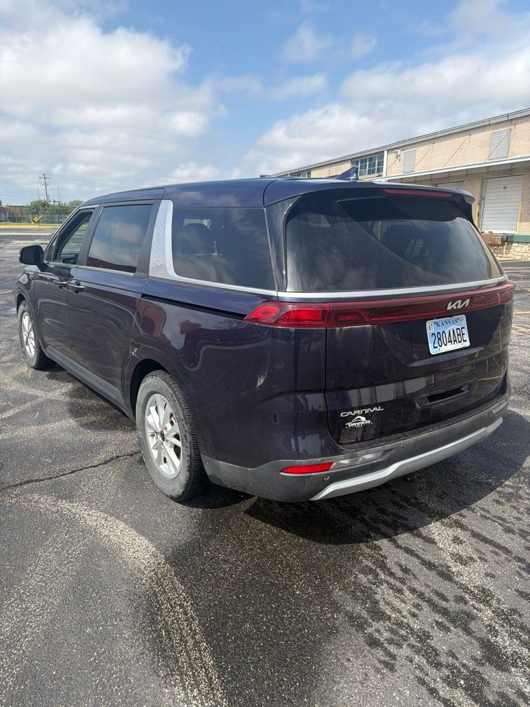 Used 2024 Kia Carnival LX FWD image 7