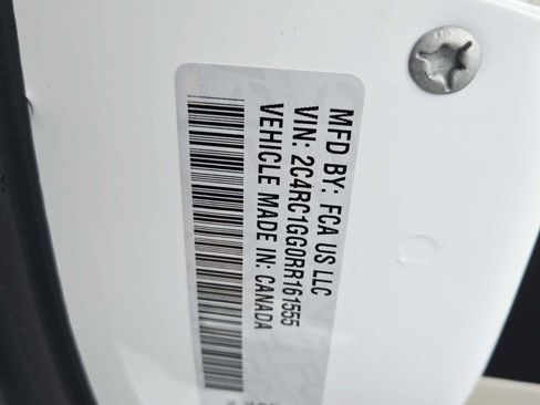 Used 2024 Chrysler Pacifica Limited FWD image 42