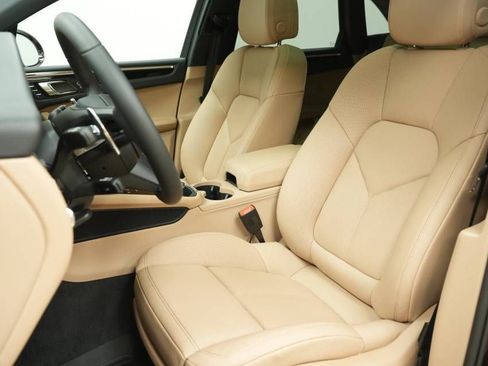 New 2026 Porsche Macan AWD/4WD image 5