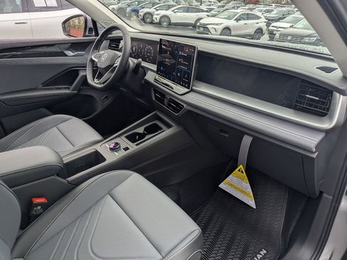 New 2026 Volkswagen Tiguan SE image 35