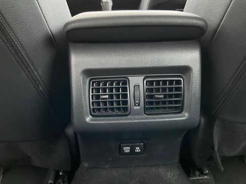 Used 2025 Toyota Camry SE image 18