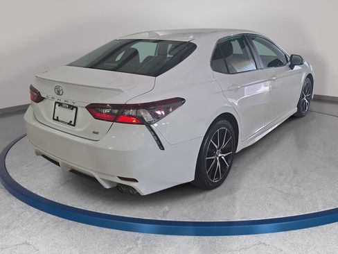 Used 2022 Toyota Camry SE FWD image 6