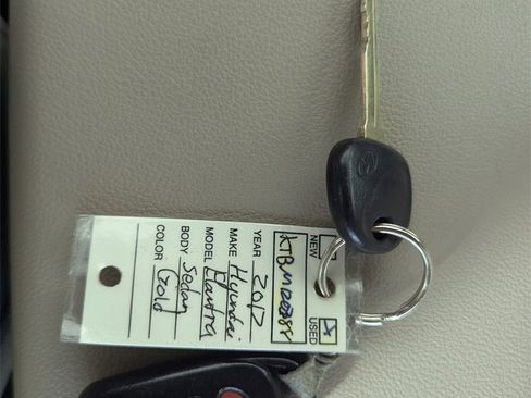 Used 2017 Hyundai Elantra SE image 25