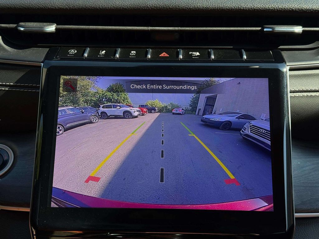 Used 2023 Jeep Grand Cherokee Limited AWD/4WD image 14