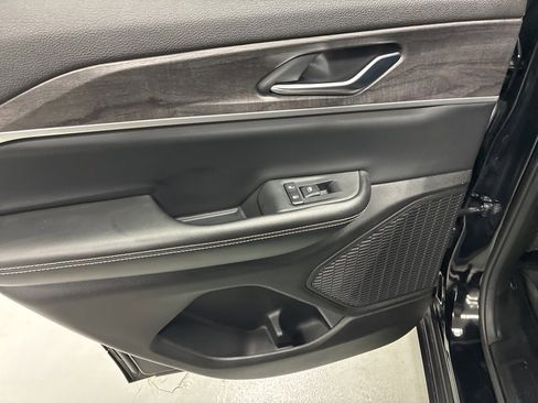 Used 2023 Jeep Grand Cherokee Limited w/ Black Appearance Package image 35